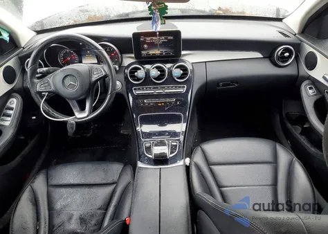 2016 Mercedes-Benz C 300 z USA, uszkodzony, nr VIN 55SWF4JB4GU167844